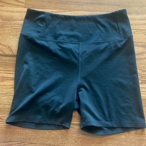 Girlfriend collective 6” bike shorts